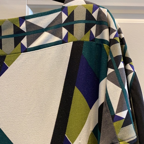 Flattering Business-like dress - Picture 2 of 3